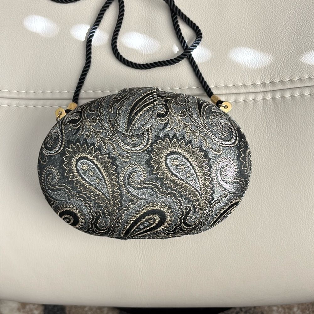 Whiting and Davis Clamshell Clutch Bag with Magnetic Closure 1980’s